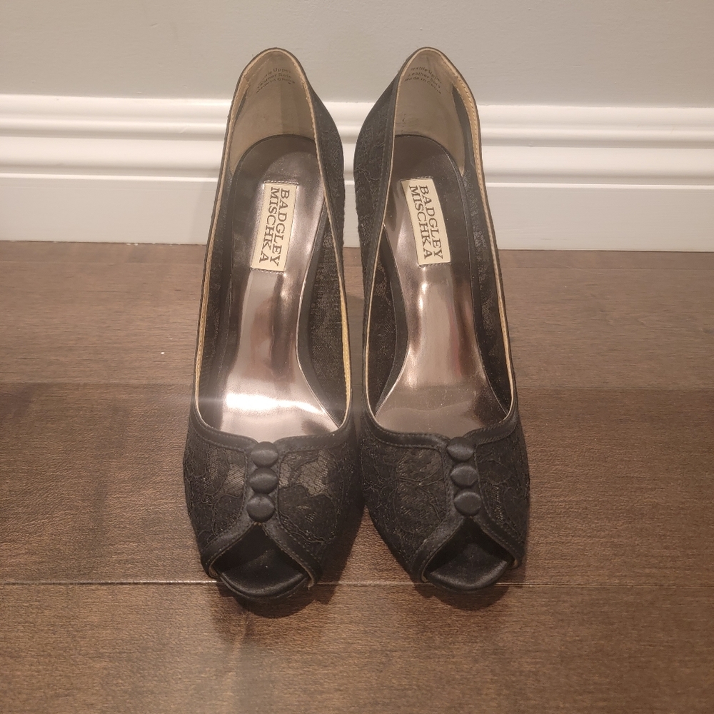 ❤️BADGLEY MISCHKA LACE DETAIL OPEN TOE PUMPS (BLACK)